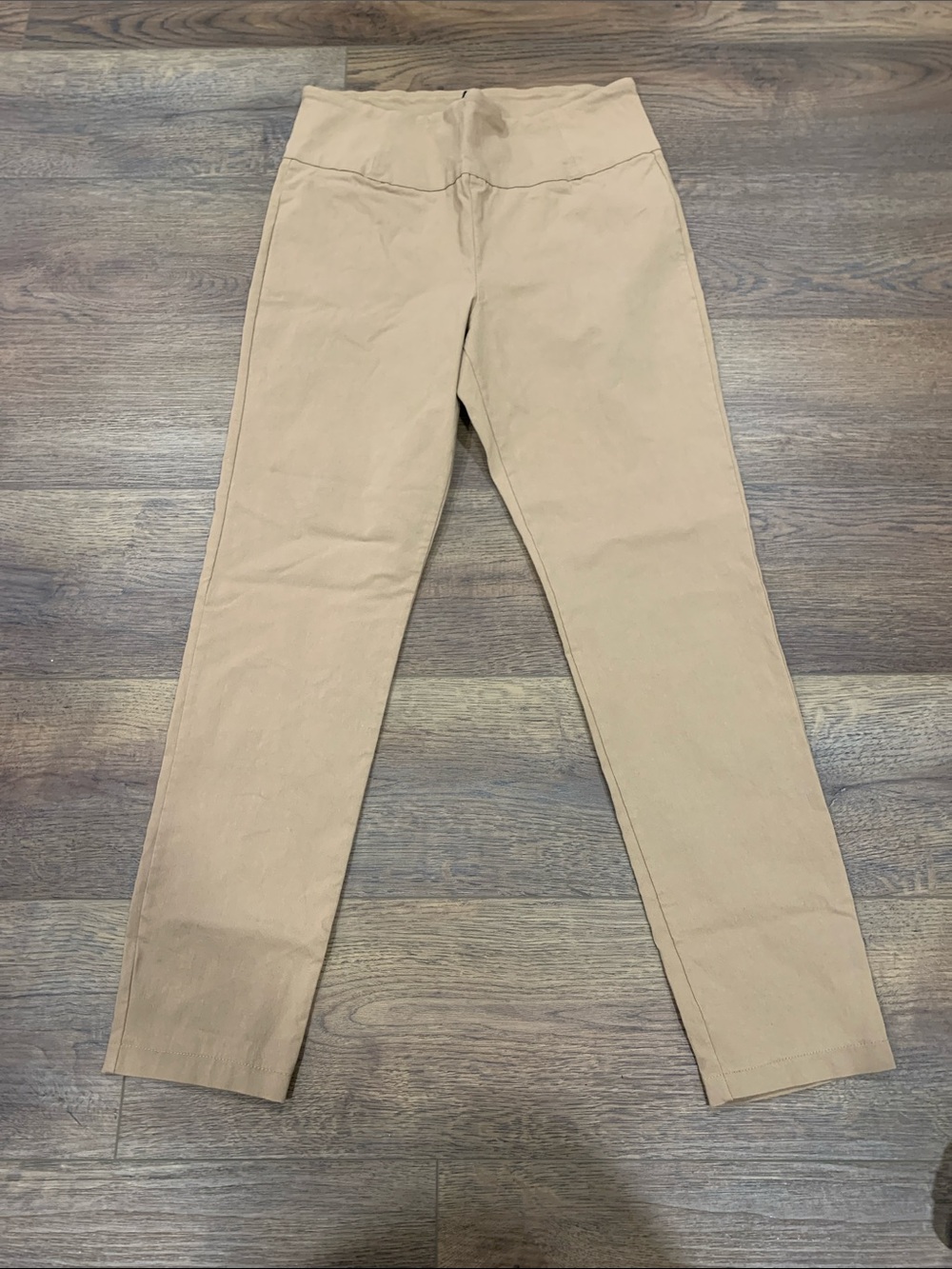 Ellen Tracy size L tan
Straight Leg Ankle Pants